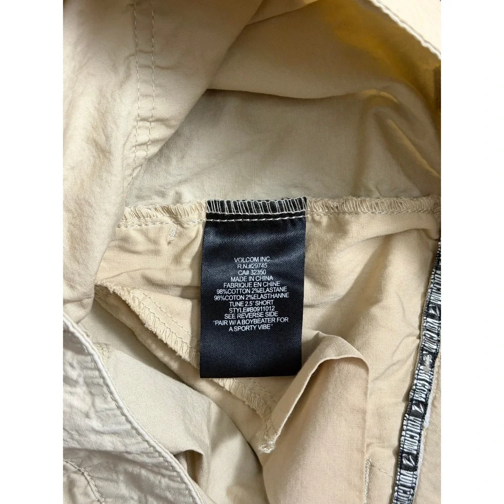 Volcom Tune 2.5 Inch Shorts Tan Khaki Low Rise Cotton Stretch Size 0 B0911012